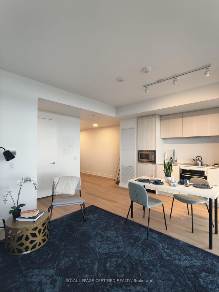Property Photo:  3009 Novar Road 1303  ON L5B 0P9 