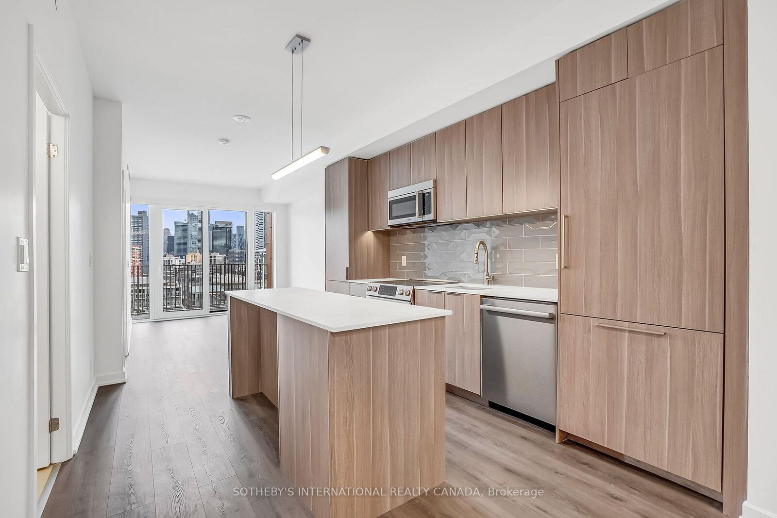 Property Photo: 88 Bathurst Street 1107 ON M5V 0W8