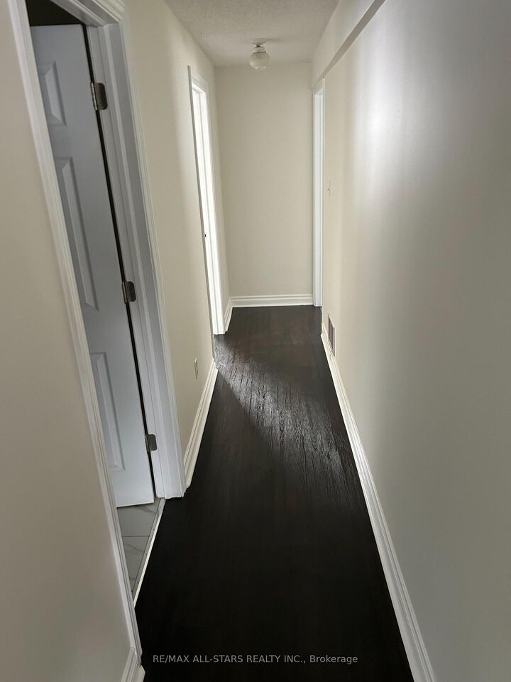 Property Photo: 197 Pleasant Boulevard ON L4P 2S7