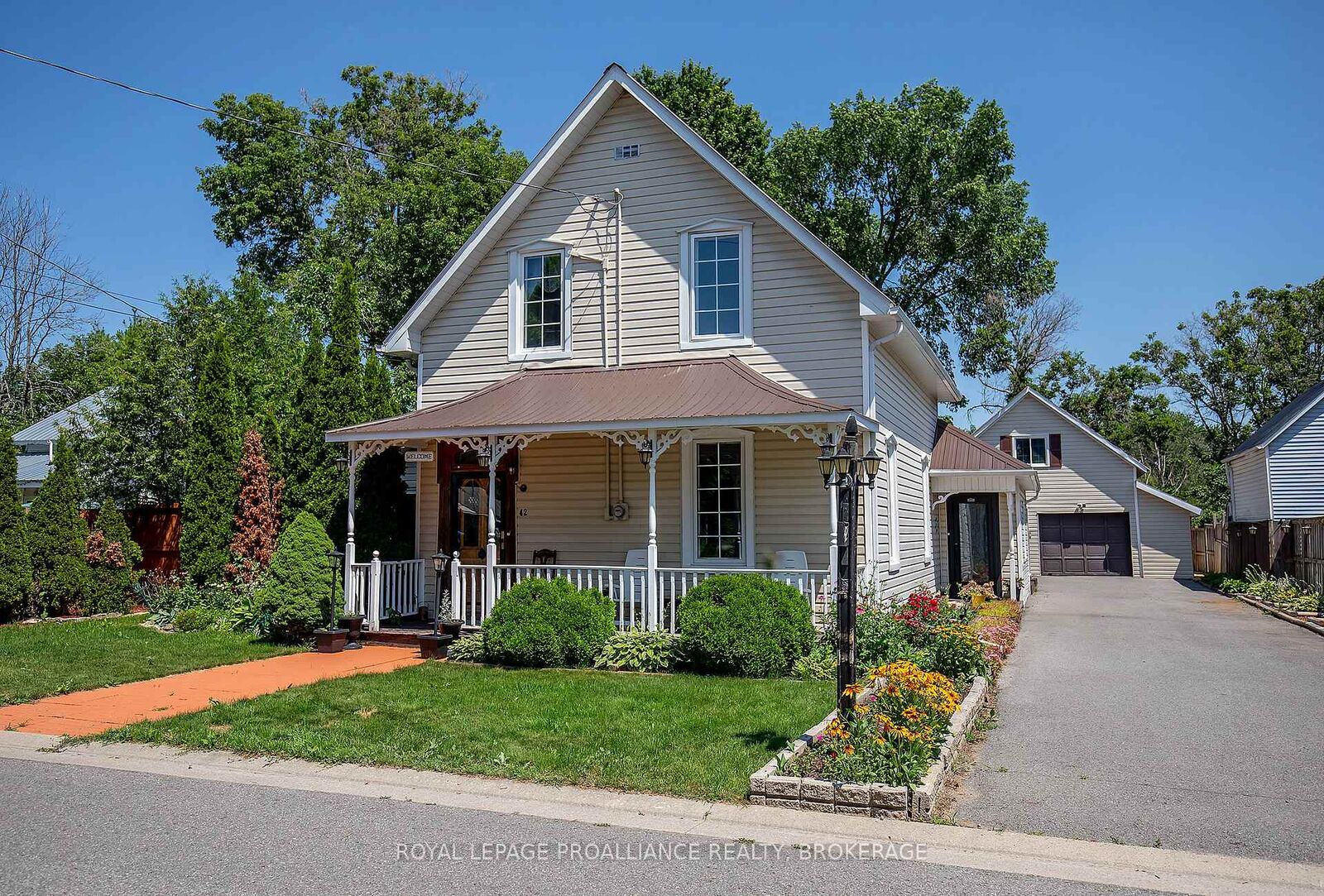 Property Photo:  42 Factory Street  ON K0H 2H0 