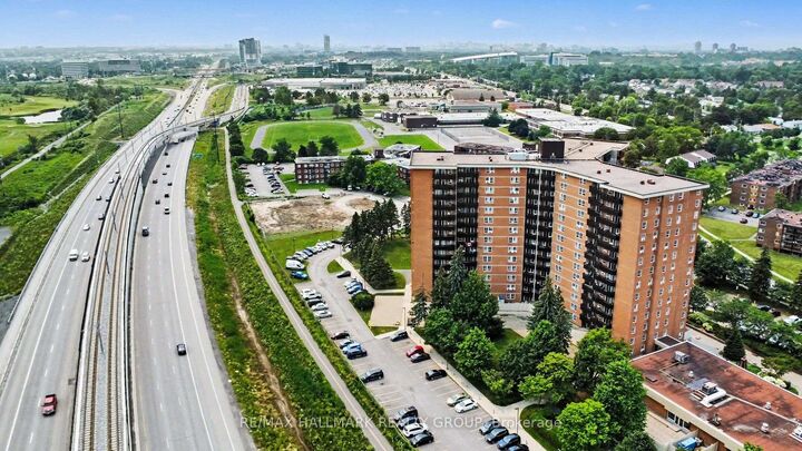 Property Photo: 2000 Jasmine Crescent 1417 ON K1J 8K4