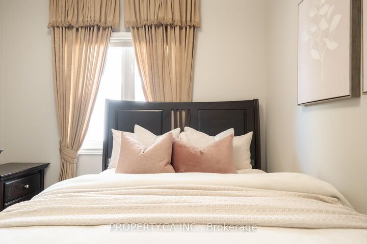 Property Photo: 1143 Carding Mill Place ON L5W 1C4