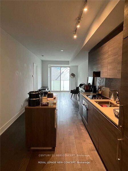 Property Photo:  200 Bloor Street W 504  ON M5S 1T8 