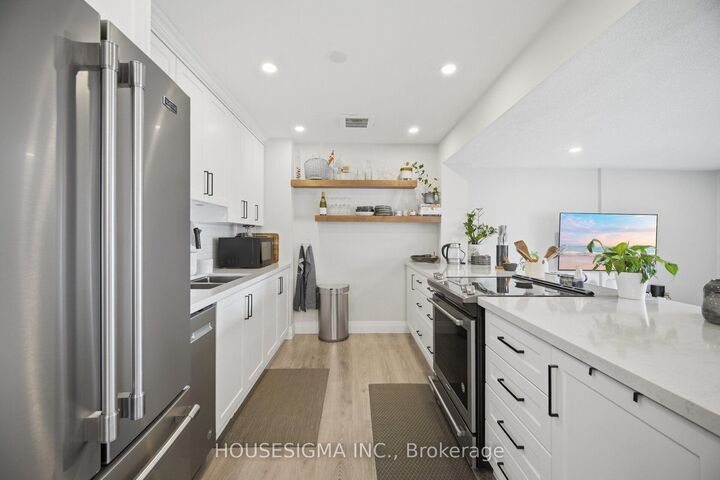 15 Elizabeth Street N 801 — photo 1
