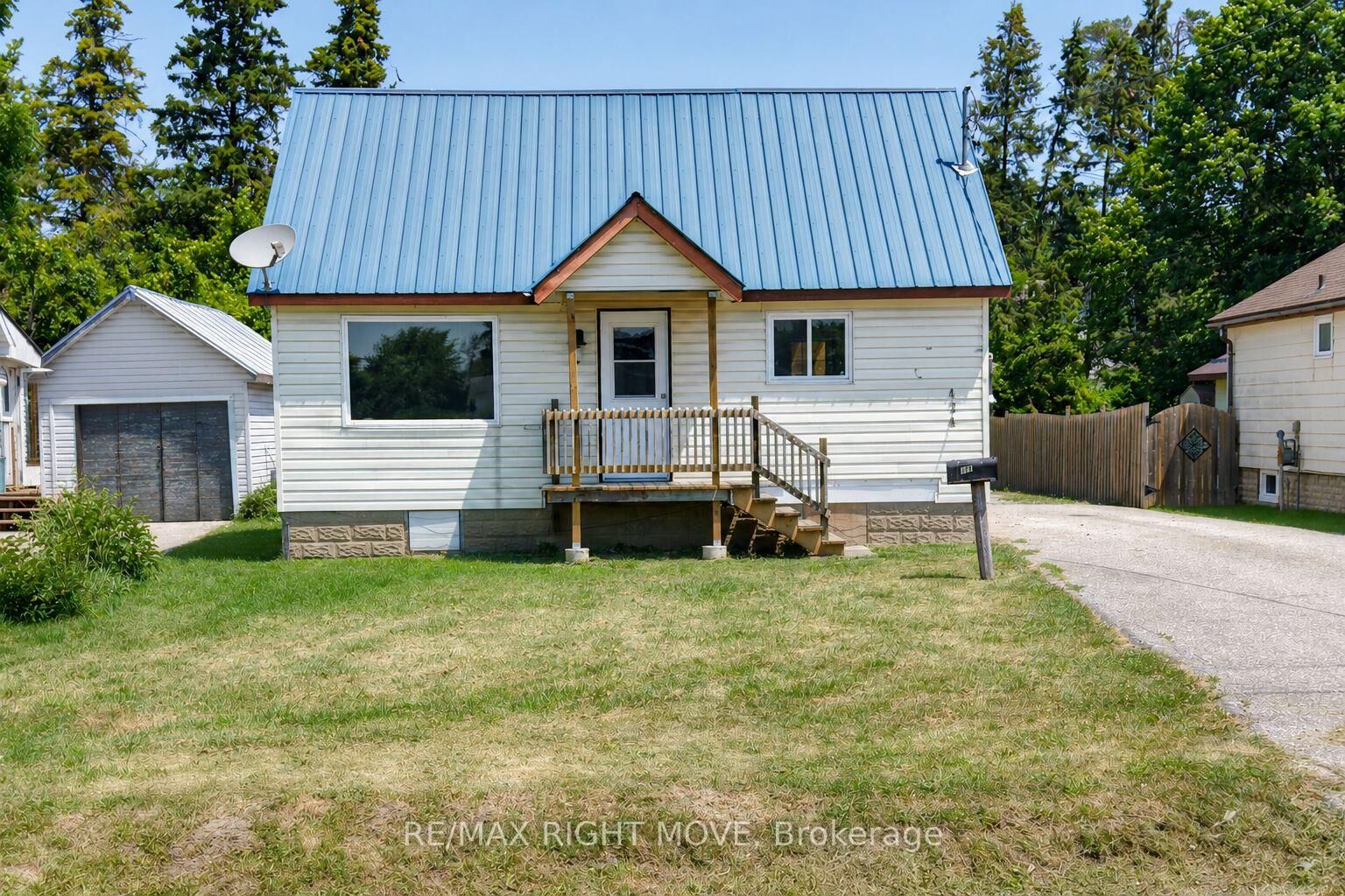 Property Photo: 424 High Street ON L3V 4X5