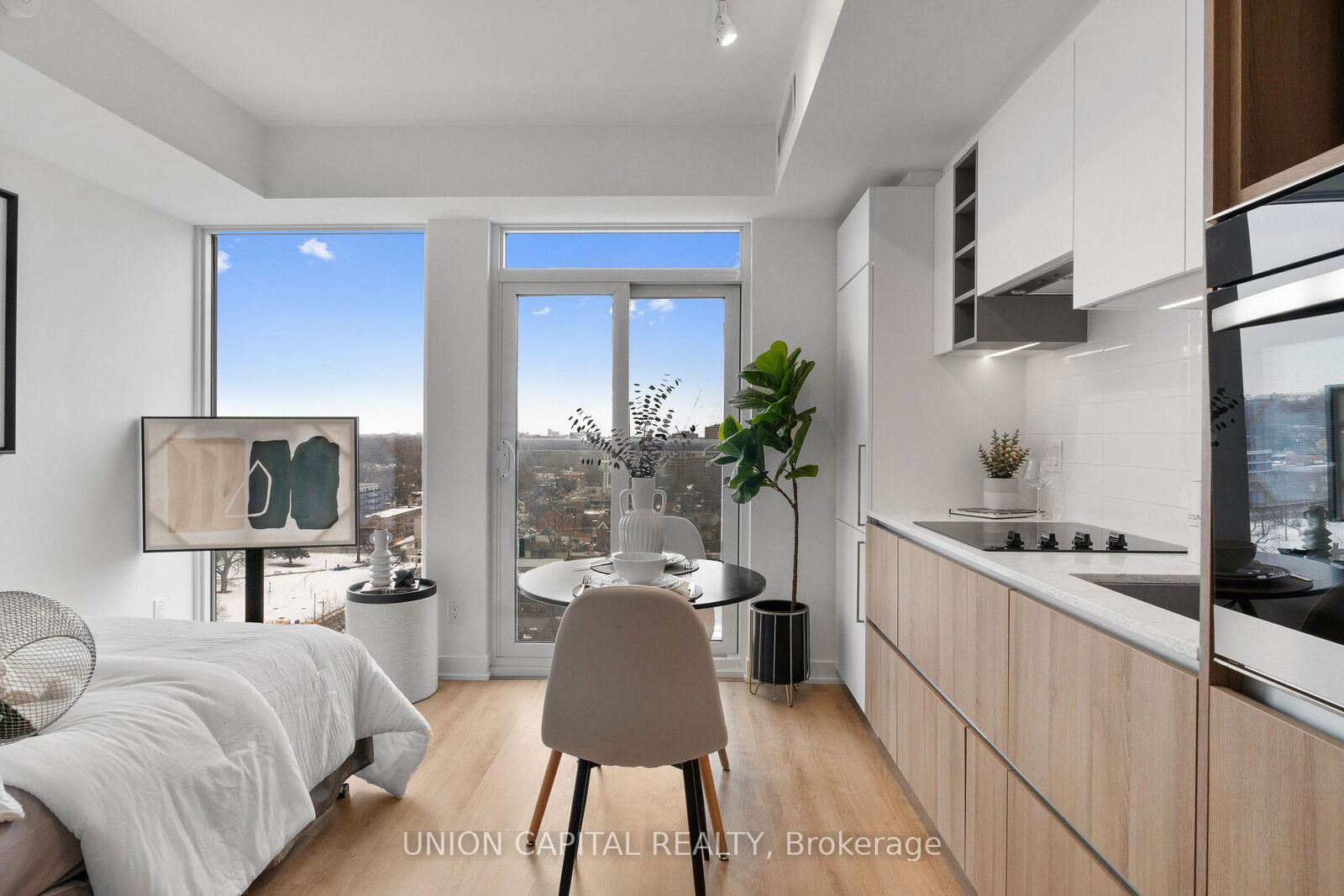 Property Photo:  319 Jarvis Street 1612  ON M5B 0C8 