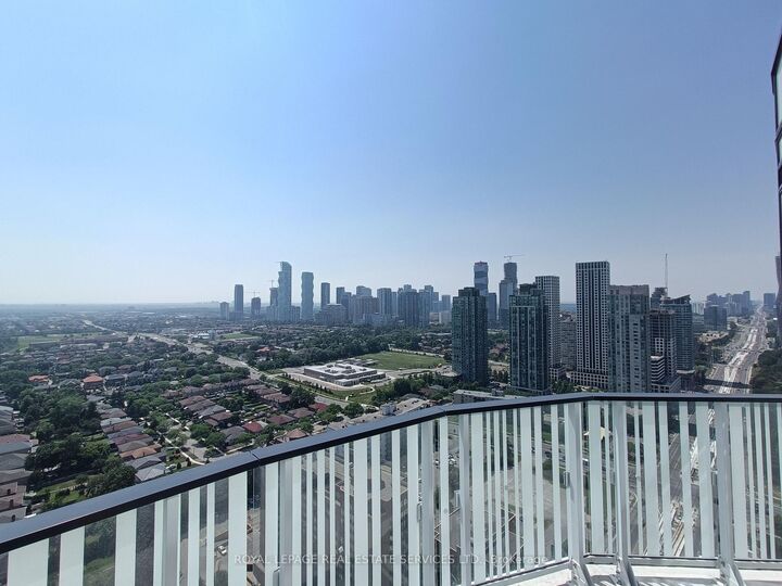 Property Photo:  1 Fairview Road E 3210  ON L5A 4C6 