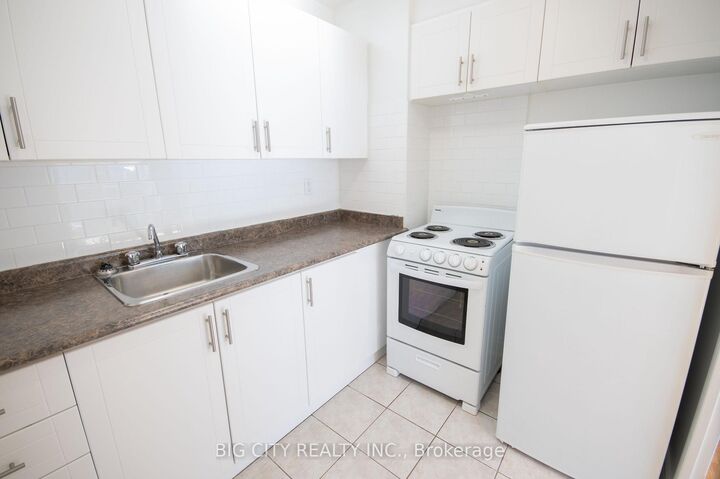 Photo de la propriété:  70 Cambridge Avenue 7  ON M4K 2L5 