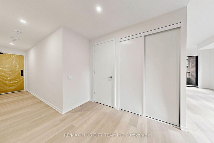 Property Photo: 109 Erskine Avenue 509 ON M4P 0G6