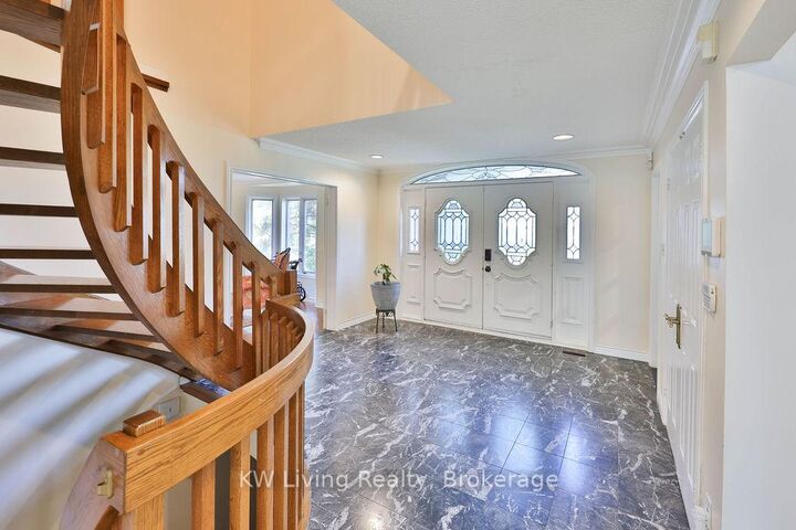Property Photo: 1070 Geran Crescent ON L5H 4A6