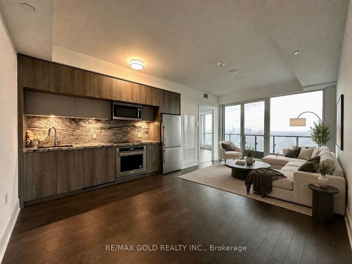 Property Photo:  585 Bloor Street 3515  ON M4W 0B3 