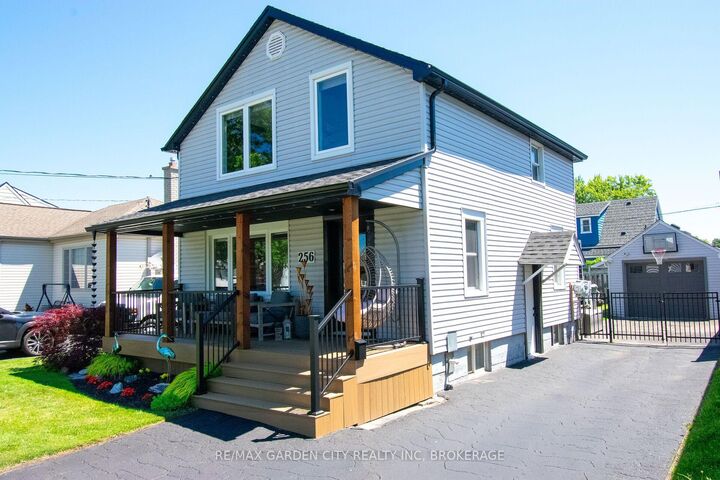 Property Photo: 256 Scholfield Avenue S ON L3B 1N7
