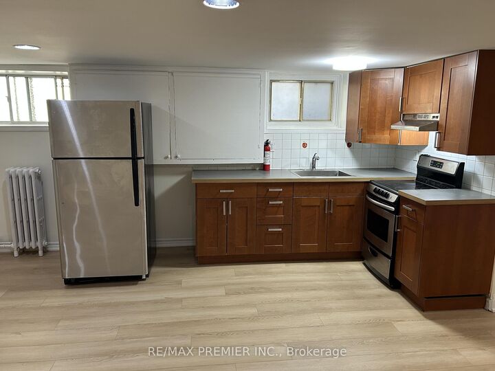 Photo de la propriété:  1342 Pape Avenue G  ON M4K 3X2 