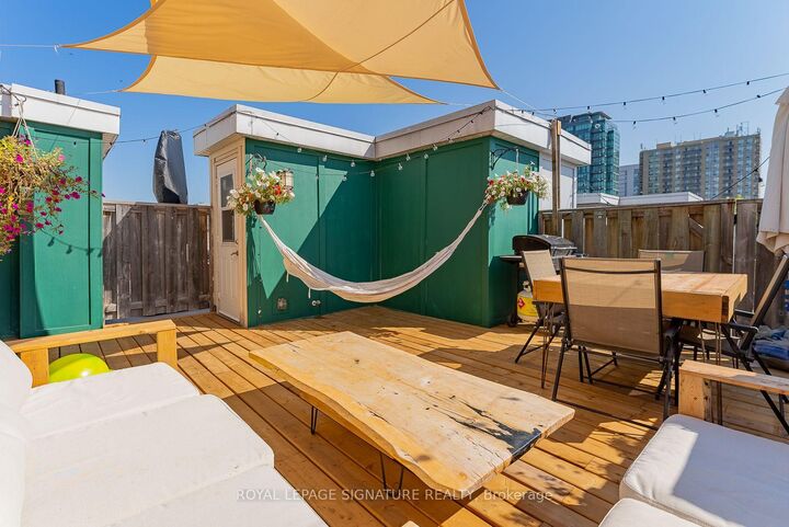 Property Photo:  28 Laidlaw Street 1612  ON M6K 1X2 