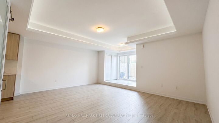 Property Photo: 25 Palace Street P32 ON N2E 3M6