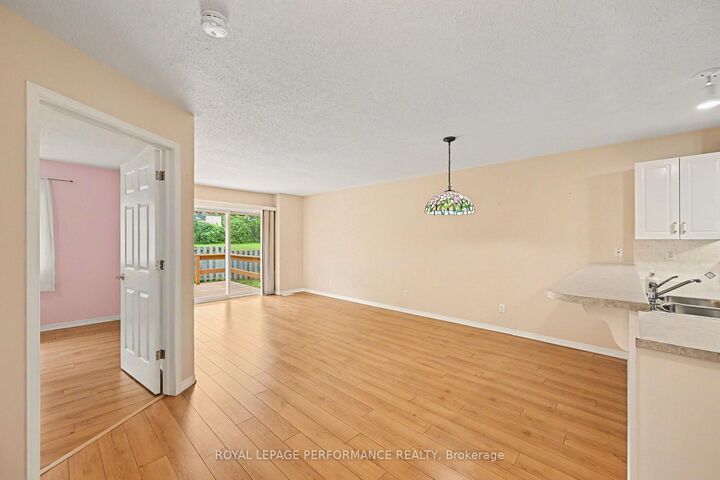 18 Daphne Crescent — photo 1