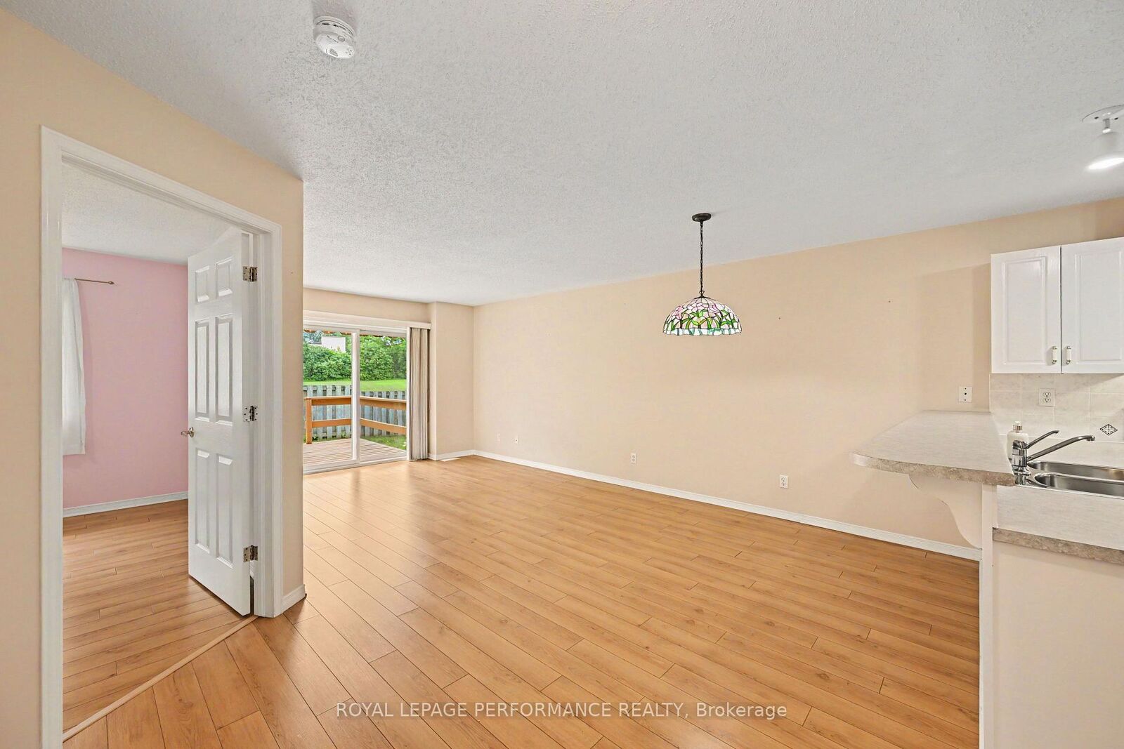 Property Photo: 18 Daphne Crescent ON K2S 1Y1