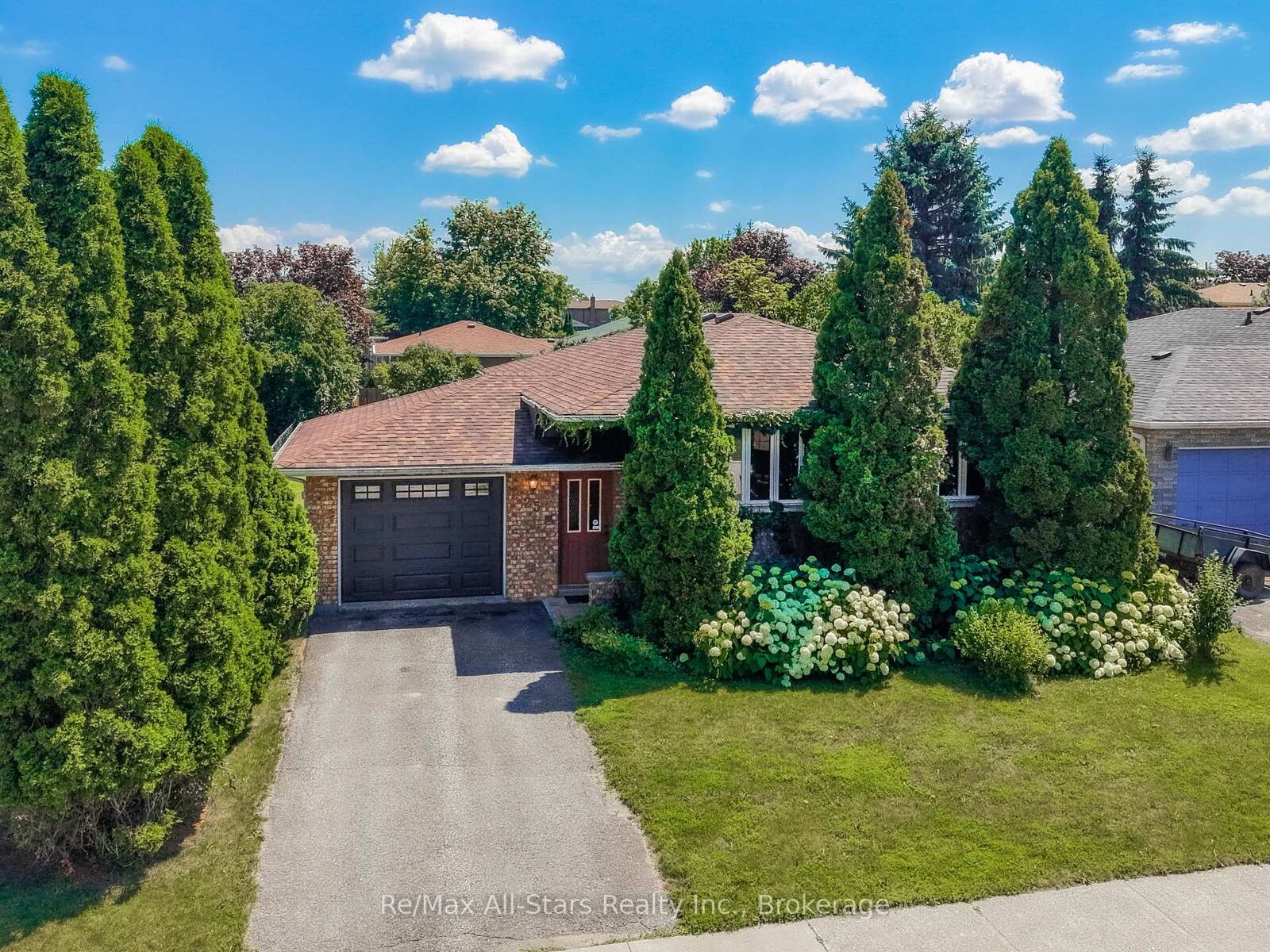 Photo de la propriété: 25 Madill Crescent ON K9V 5X3
