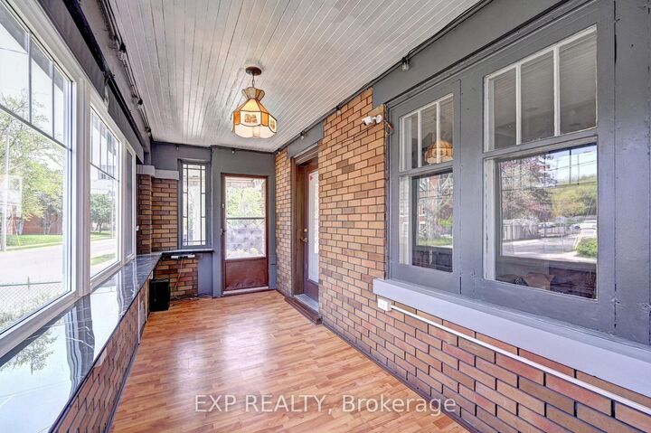 Photo de la propriété:  147 Courtland Avenue E  ON N2G 2T9 