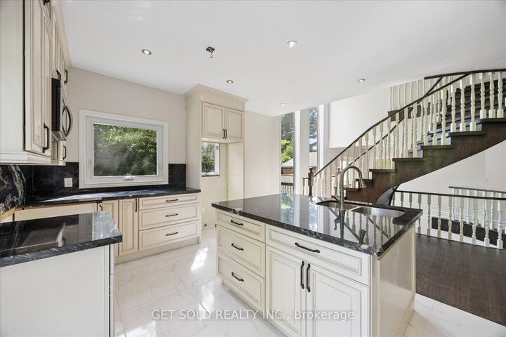 Property Photo: 156 Duncan Road ON L4C 6J8