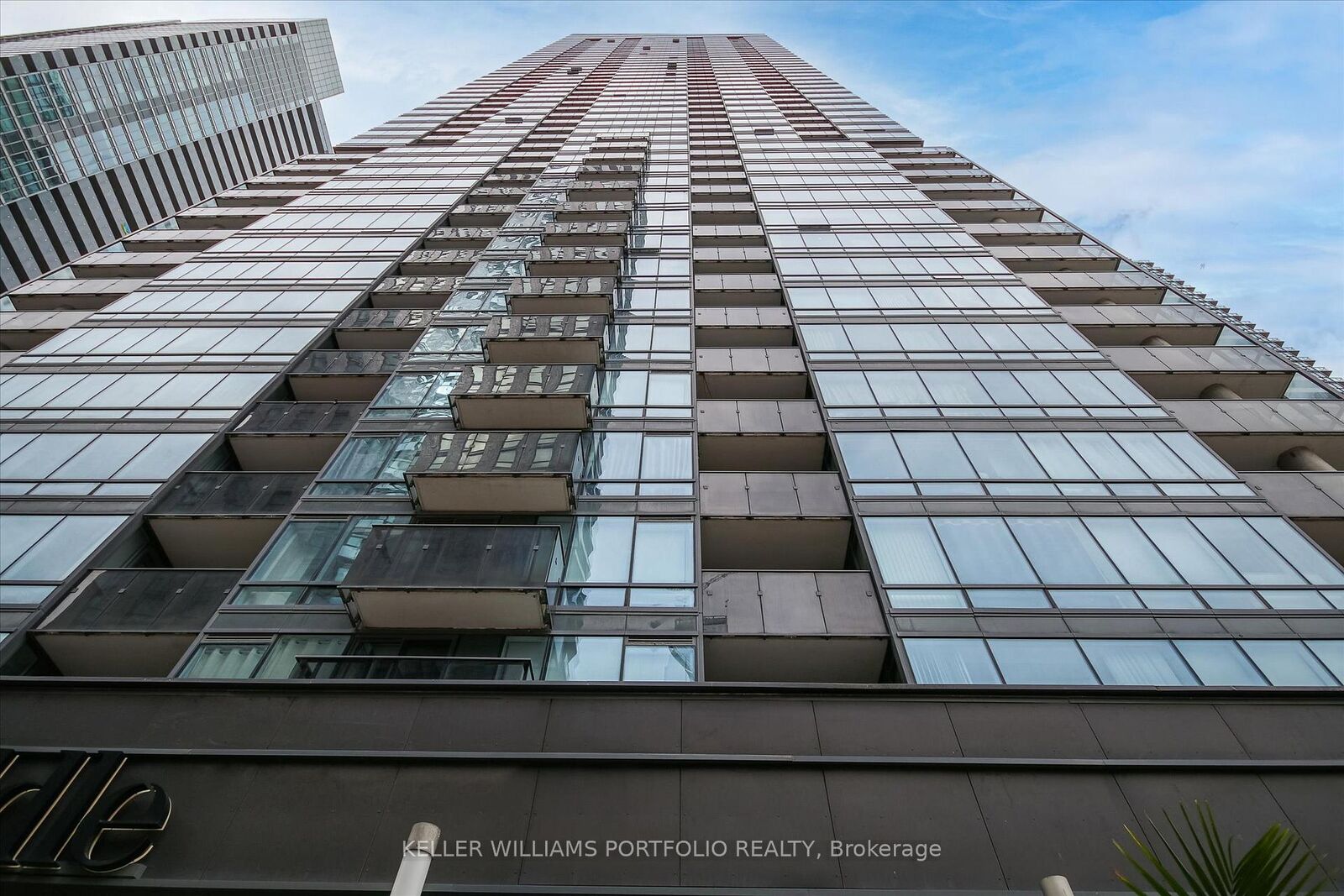 Property Photo:  295 Adelaide Street W 2402  ON M5V 0L4 