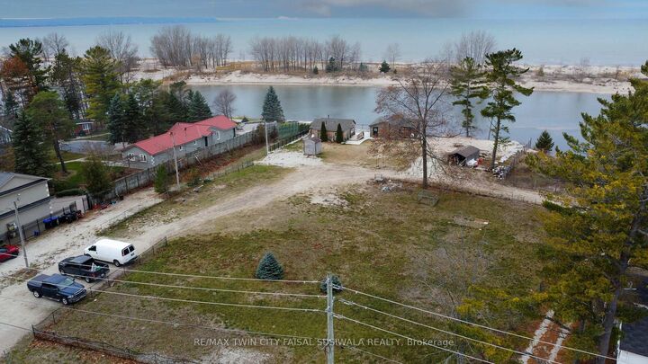 326 River Road E A — photo 1
