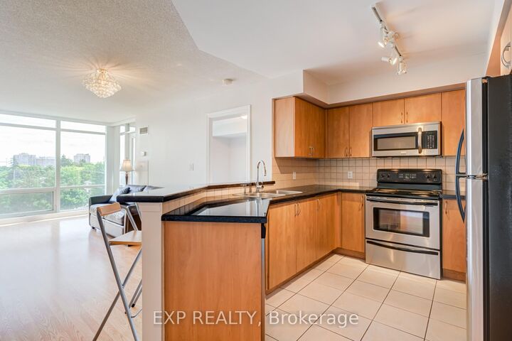 Property Photo:  3840 Bathurst Street 506  ON M3H 6C6 