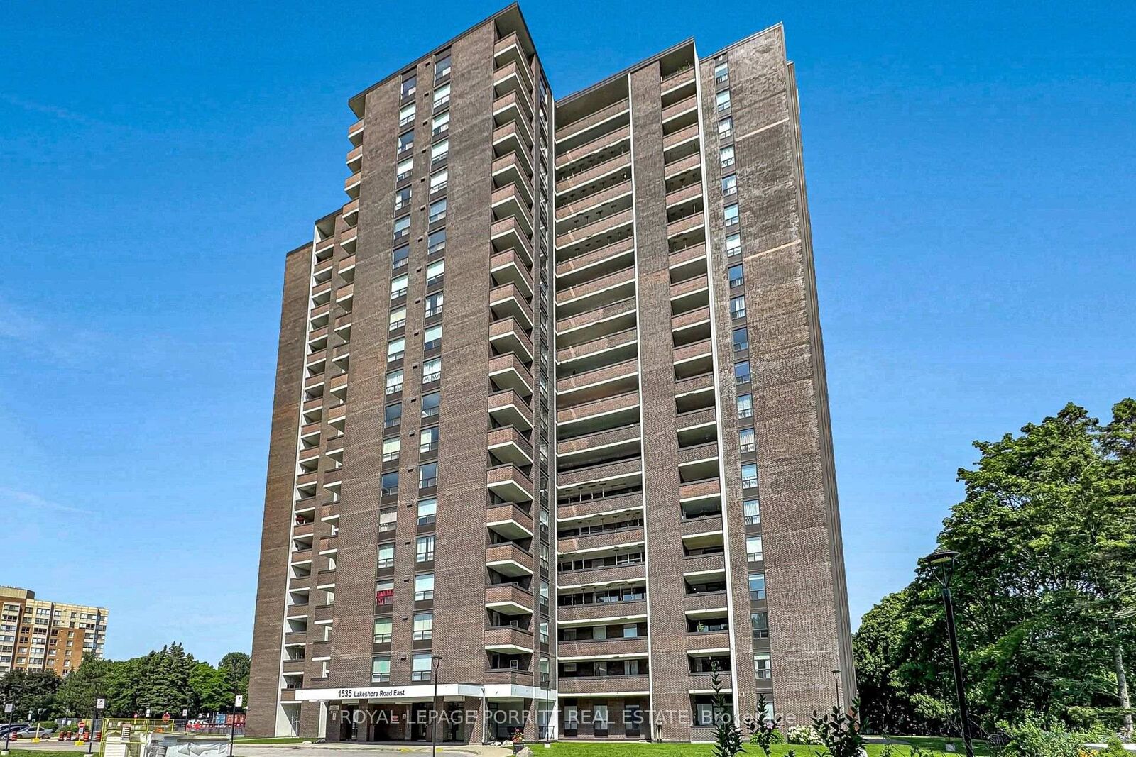 Property Photo:  1535 Lakeshore Road E Ph01  ON L5E 3E2 