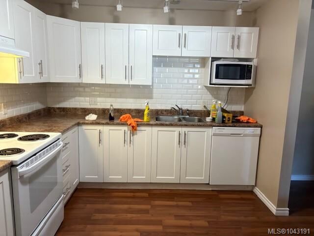 Property Photo: 3185 Barons Rd #107 BC V9T 5T3