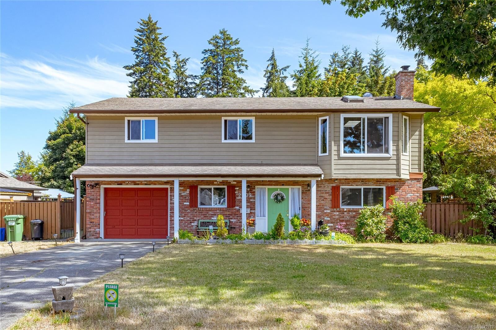 Property Photo:  2909 Cressida Cres  BC V8X 3X2 