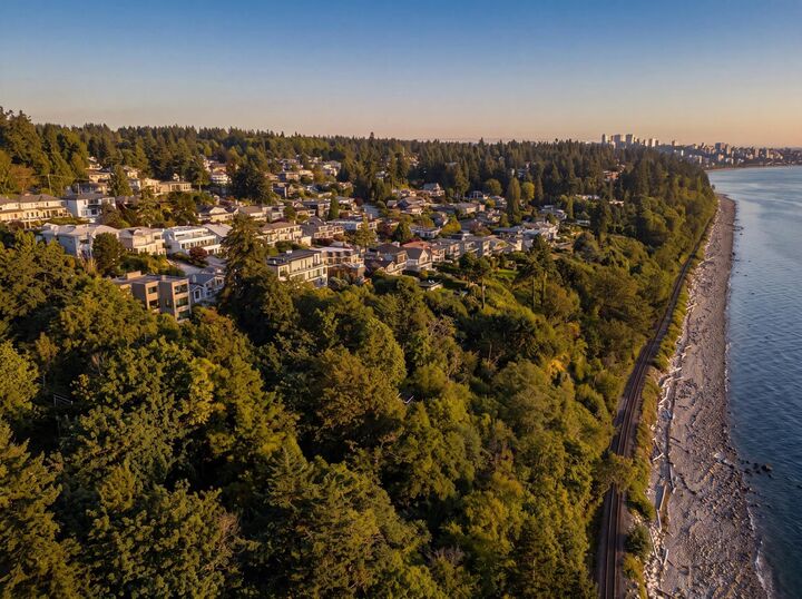 Property Photo: 13102 13 Avenue BC V4A 1B8