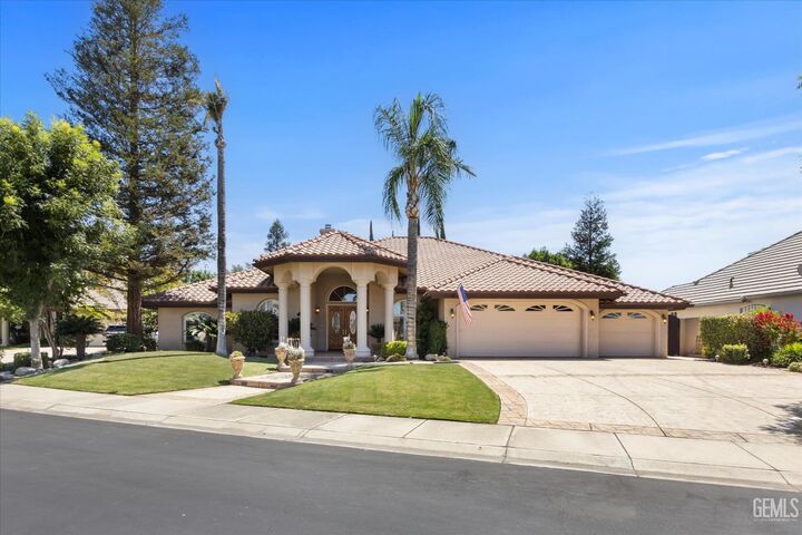 Property Photo:  4618 Islands Drive  CA 93312 