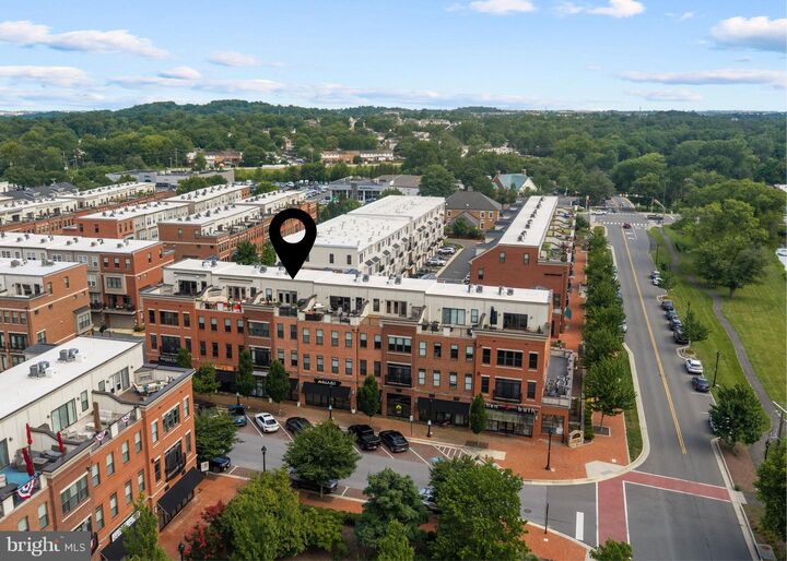 Property Photo: 208 Railbender Alley SE VA 20175