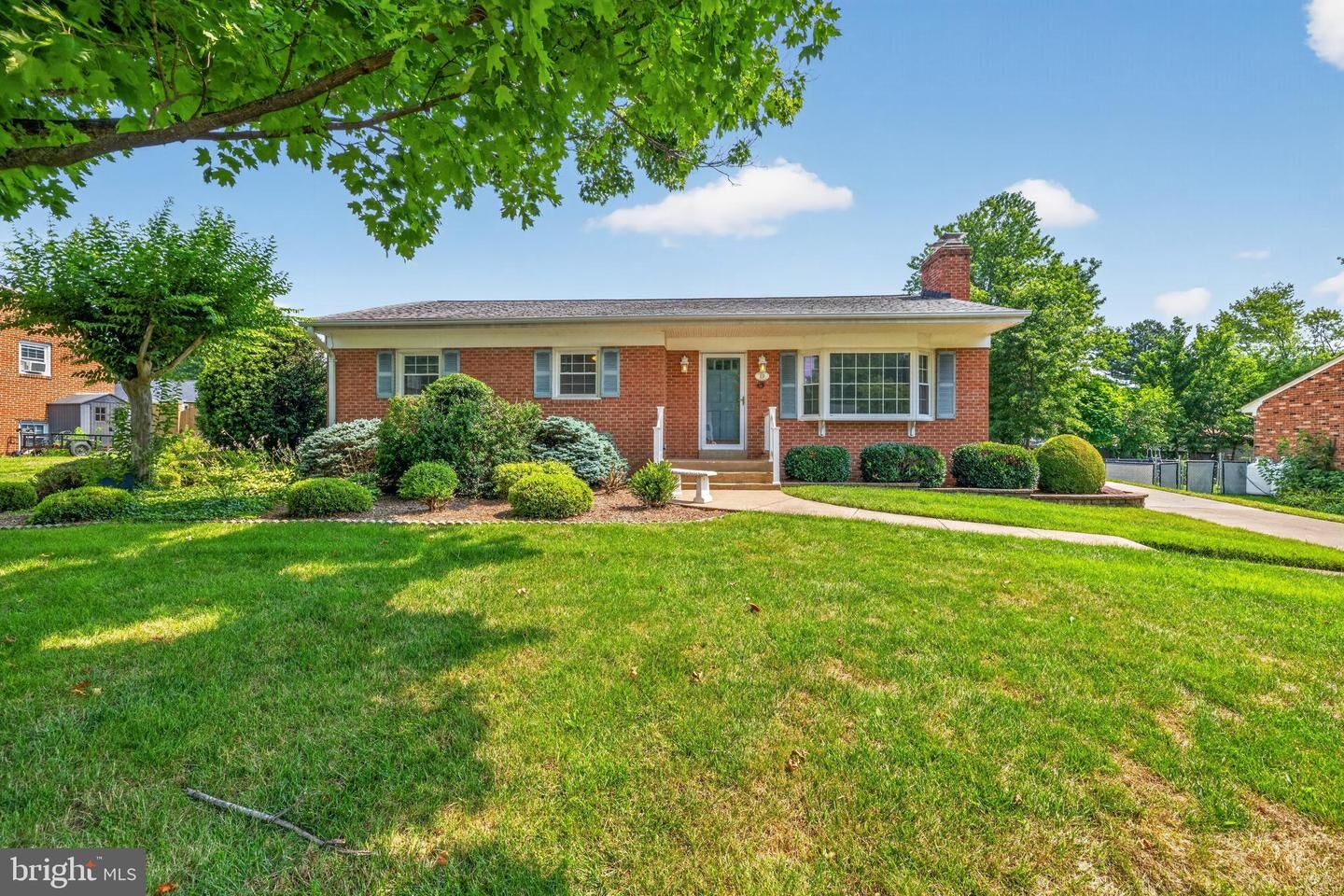 Property Photo: 19 Hamilton Terrace Drive VA 20158
