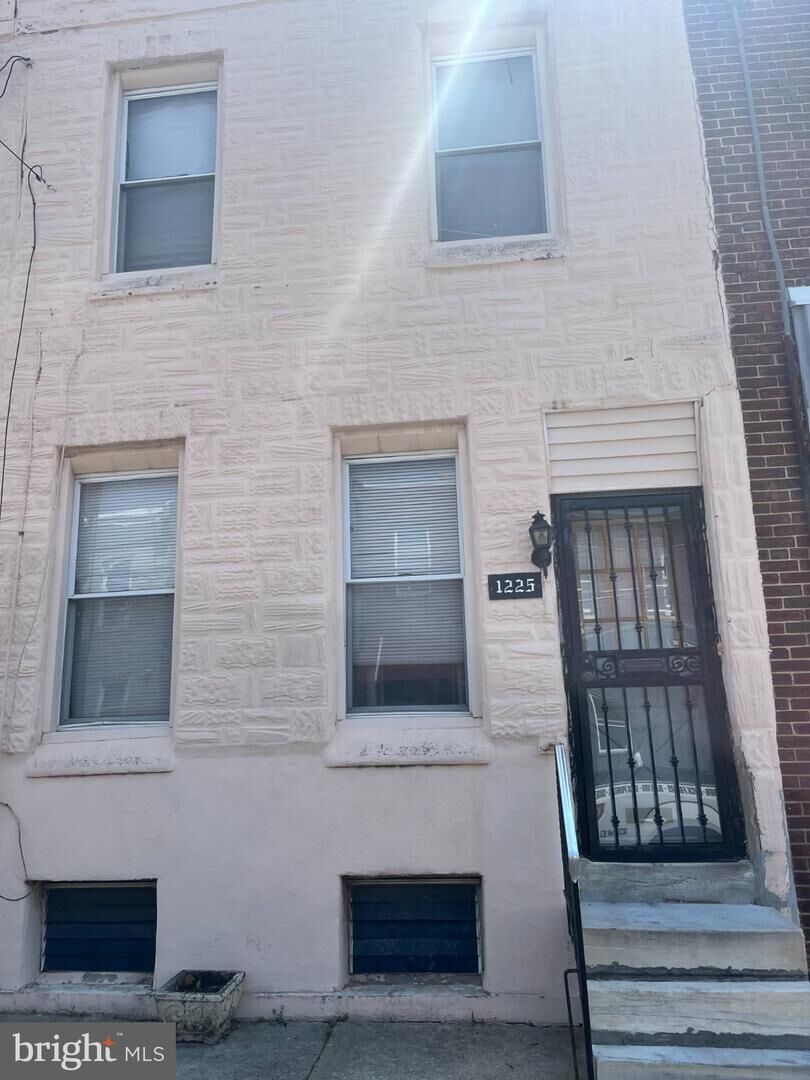 Property Photo:  