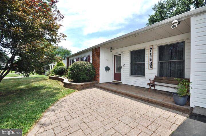 Property Photo:  
