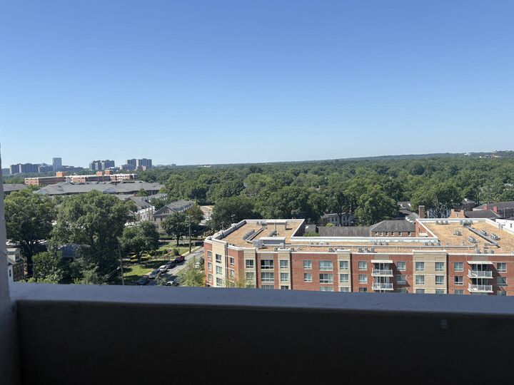 Property Photo: 4141 Henderson Road 1009 VA 22203
