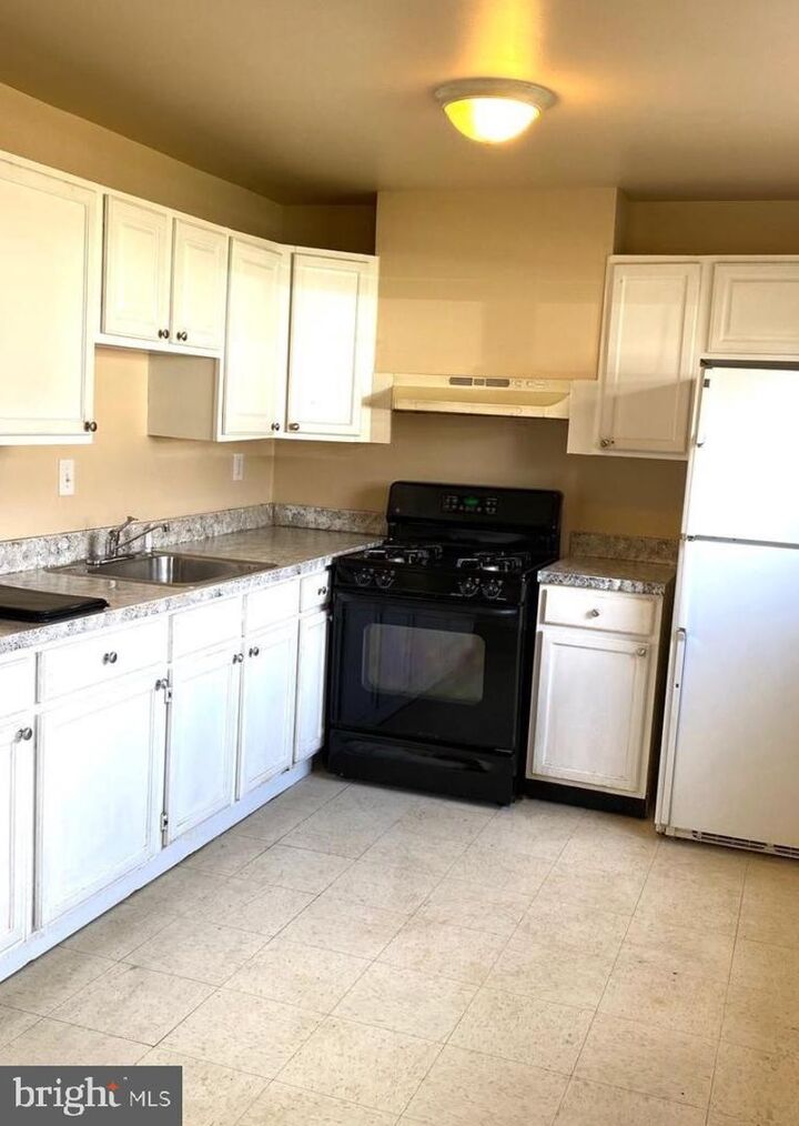 Property Photo: 822 Booker Place MD 20743