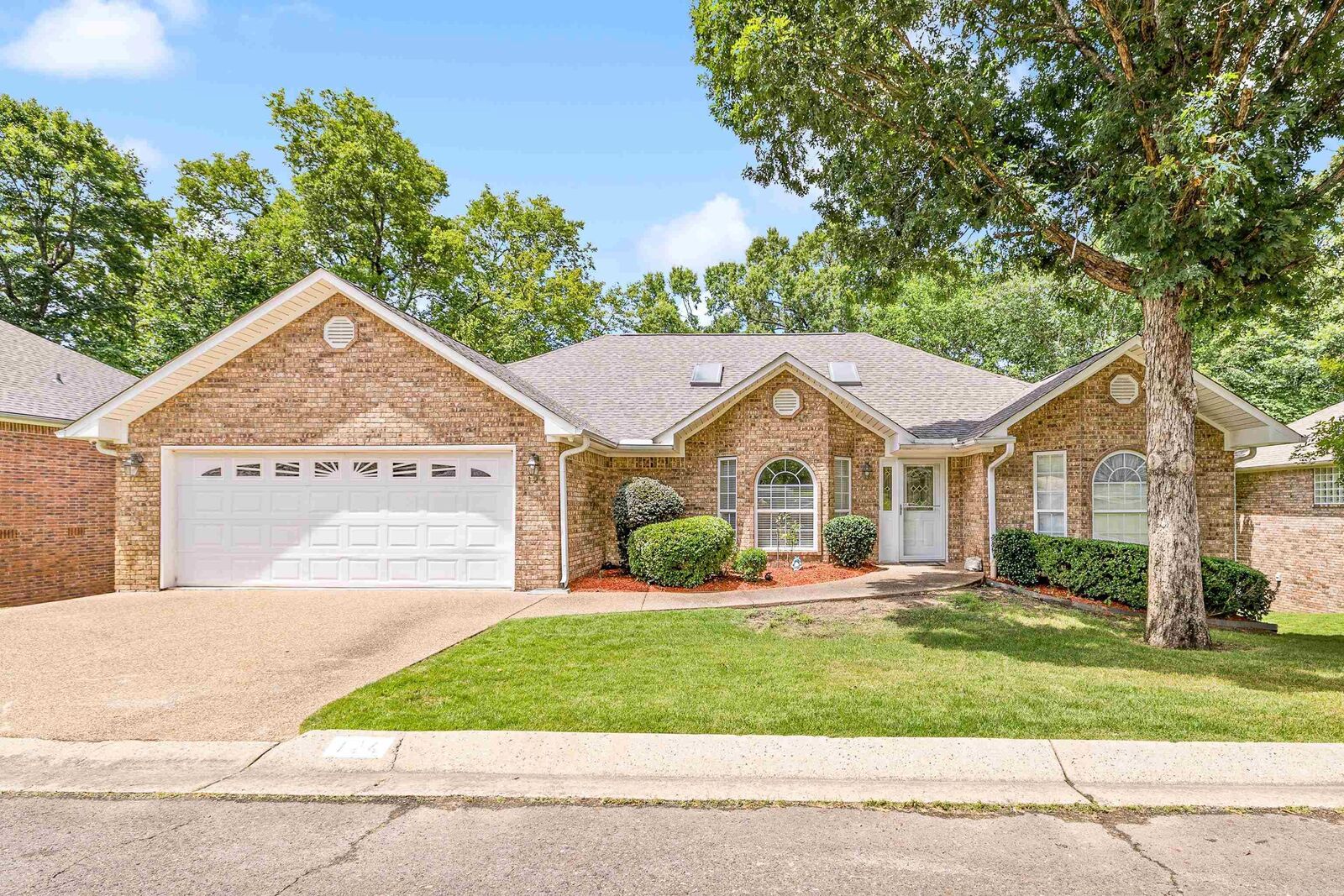 Property Photo:  124 Southpark Place  AR 71913 
