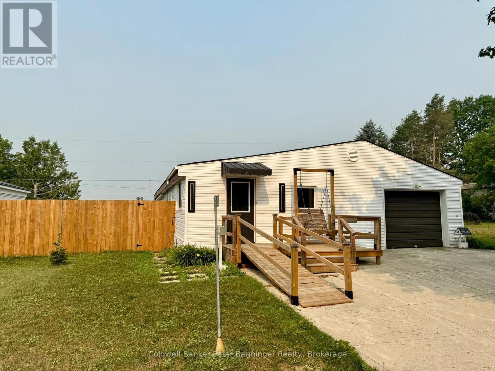 Property Photo:  23 Bluejay Court  ON N0G 2V0 