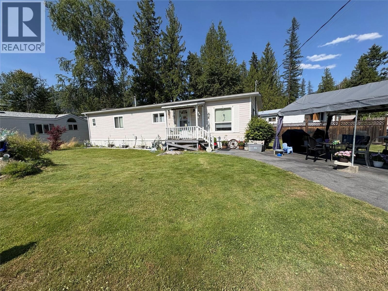 Property Photo: 900 Gore Street 25 BC V1L 6Z6