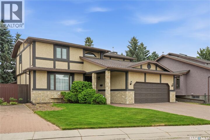 Property Photo: 711 Whitewood Court SK S7J 4K5