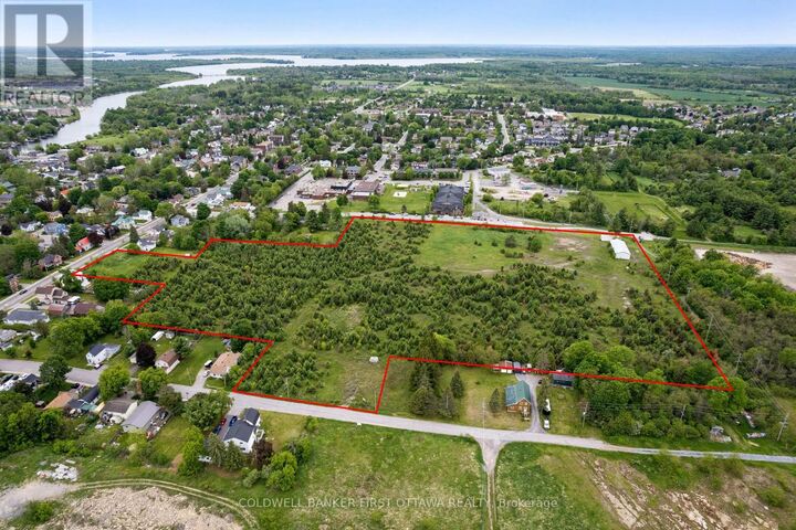 Property Photo:  400 Lanark Street  ON K7C 3C4 