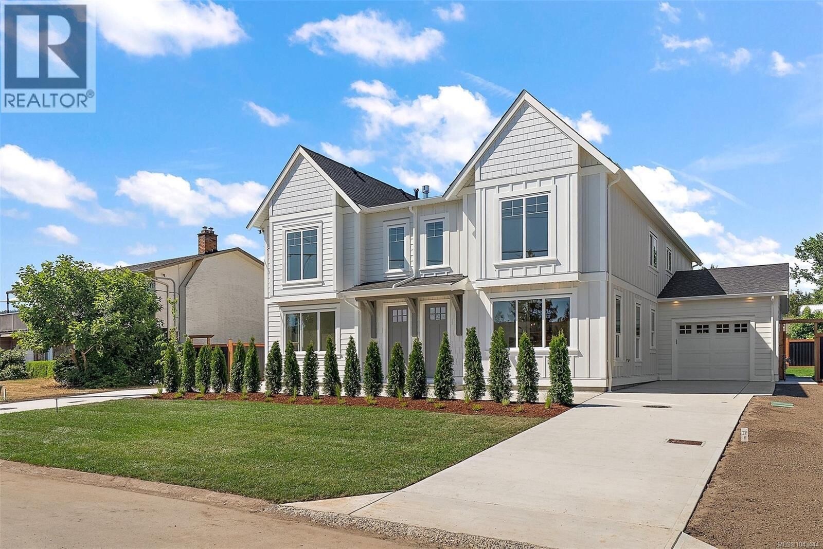 Property Photo:  1870 Doney Road 102  BC V8M 1K6 