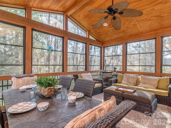 Property Photo: 12103 Crescent Run Court NC 28277