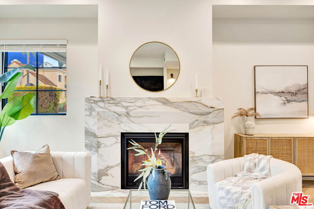 Property Photo:  652 Huntley Dr  CA 90069 