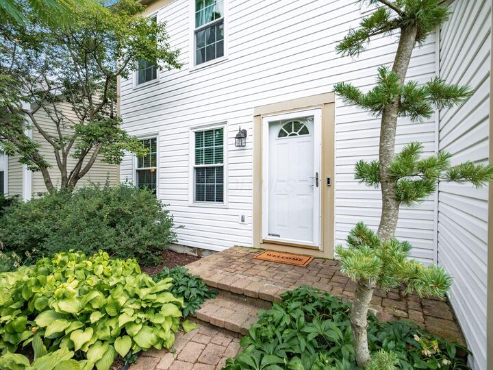 Property Photo: 3469 Rosburg Drive OH 43228