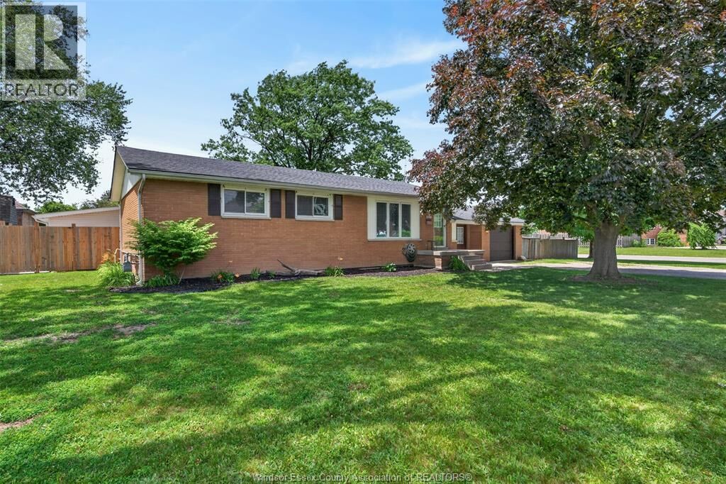 Property Photo:  1749 Shawnee  ON N8N 1S4 