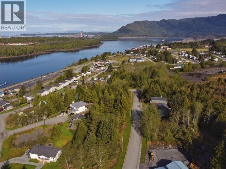 Property Photo:  916 Jubilee Drive  BC V0V 1G0 