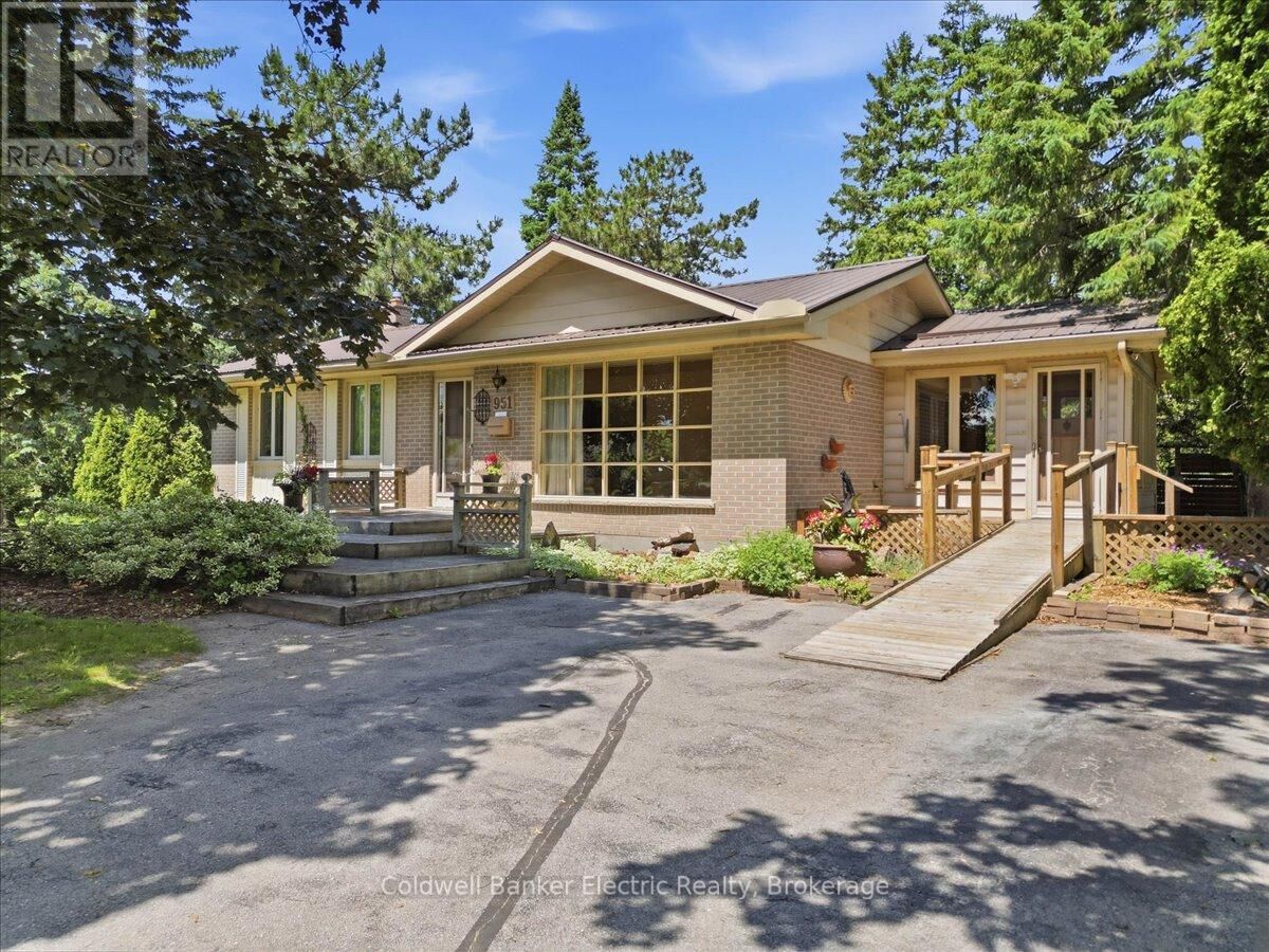 Property Photo: 951 St. Paul's Street ON K9H 6J7